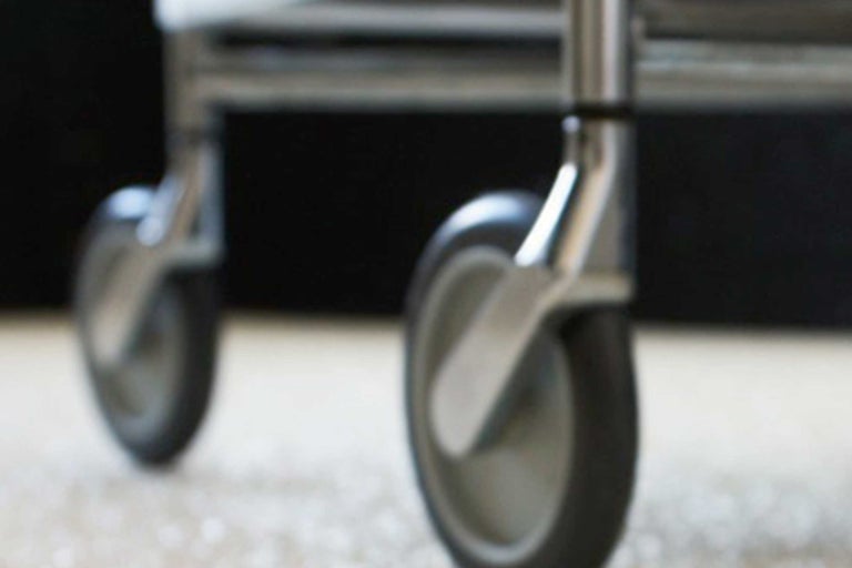Wielen van een transportwagen