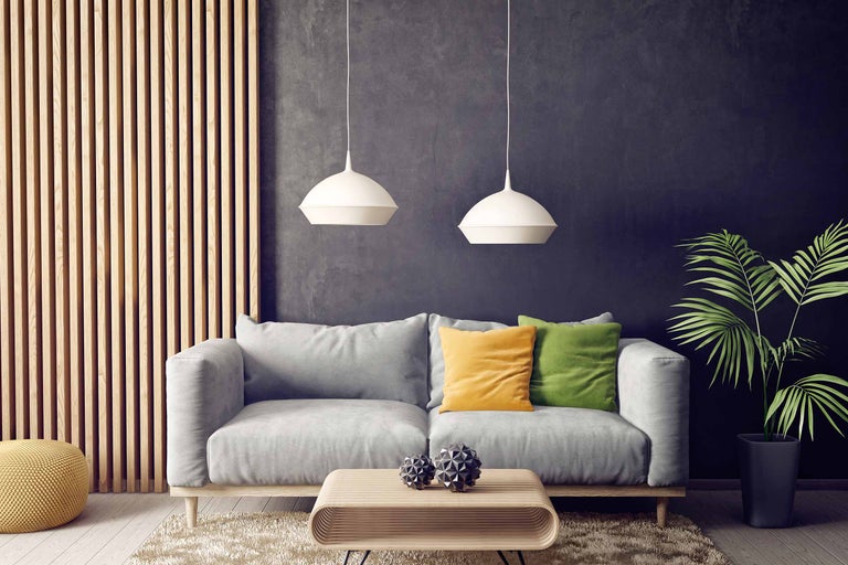 Woonkamer met bank, salontafel en decoratie