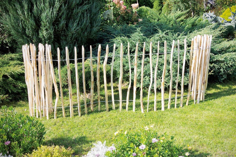 Houten hek in de tuin