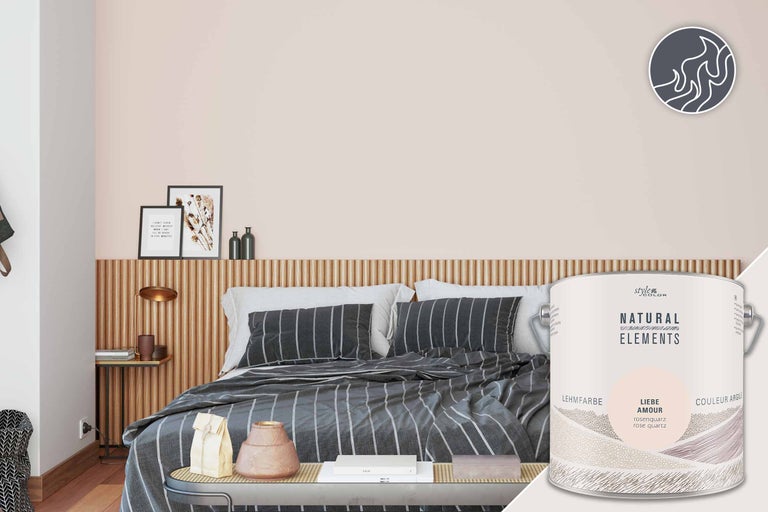 Slaapkamer met bed en blik leemverf