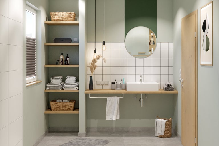 Moderne badkamer met wastafel, spiegel, planken en decoraties voor een lichte en georganiseerde sfeer.