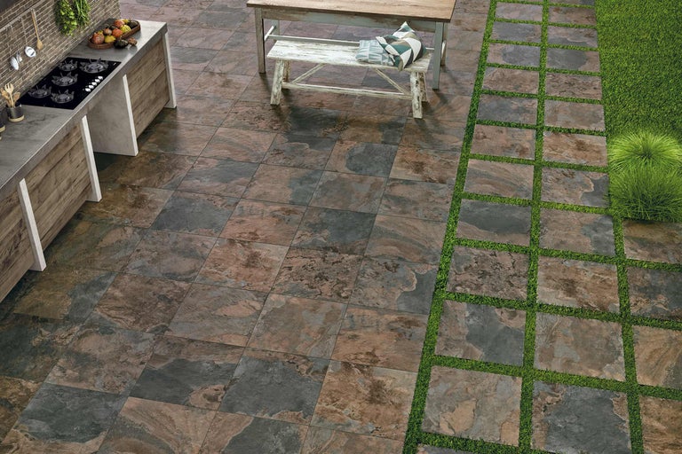 Terras met bestrating en zithoek