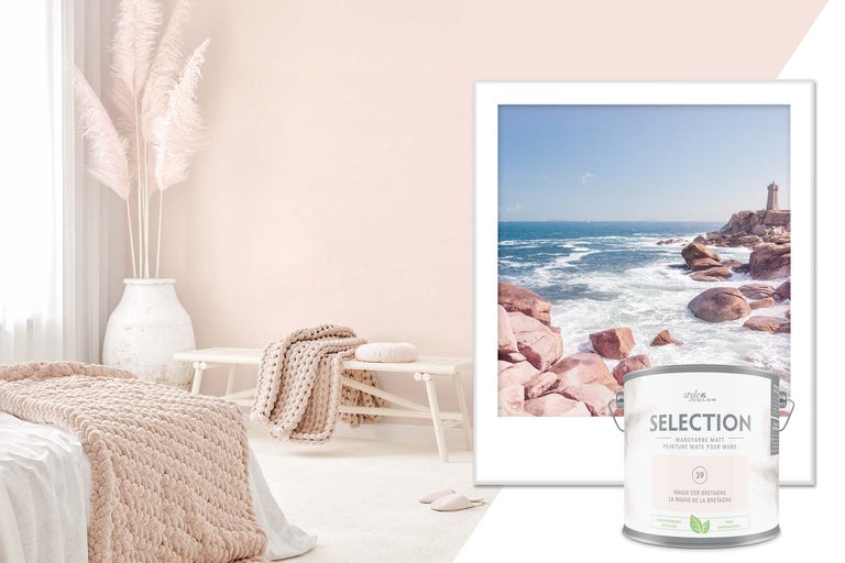 Lichte woonkamer met Style Color Selection muurverf, zeebeeld en decoratie