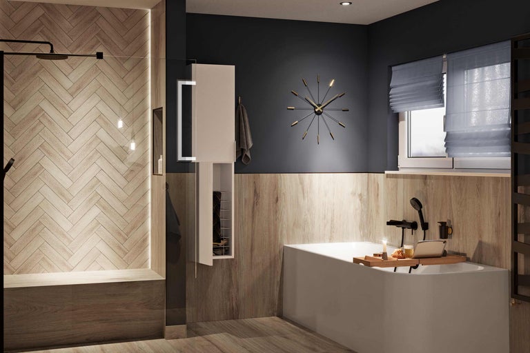 Badkamer met bad, douche, wastafel en wandklok