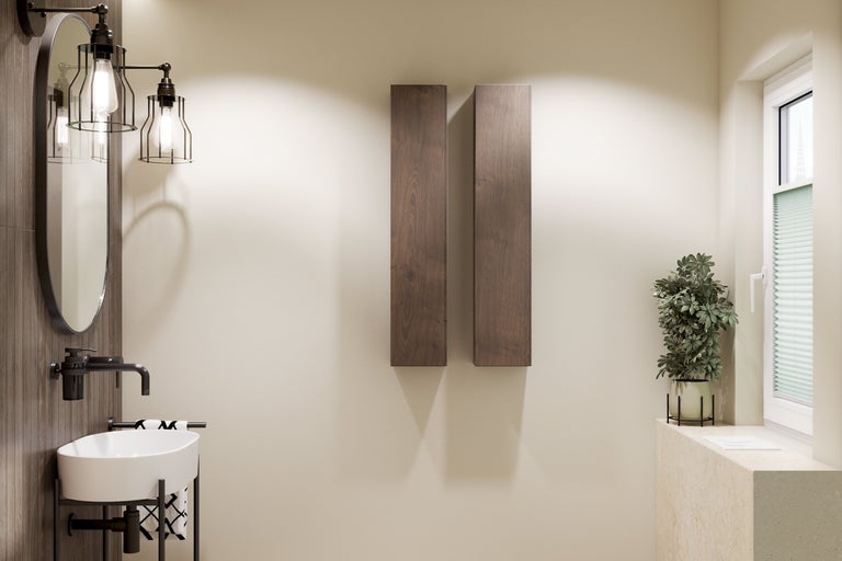 Moderne badkamer met wastafel, spiegel, lampen en houten kasten