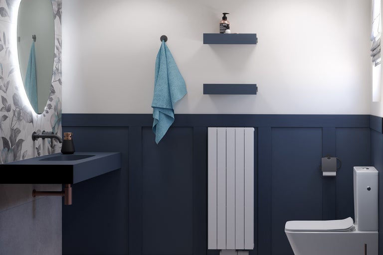 Moderne badkamer met wastafel, toilet en radiator