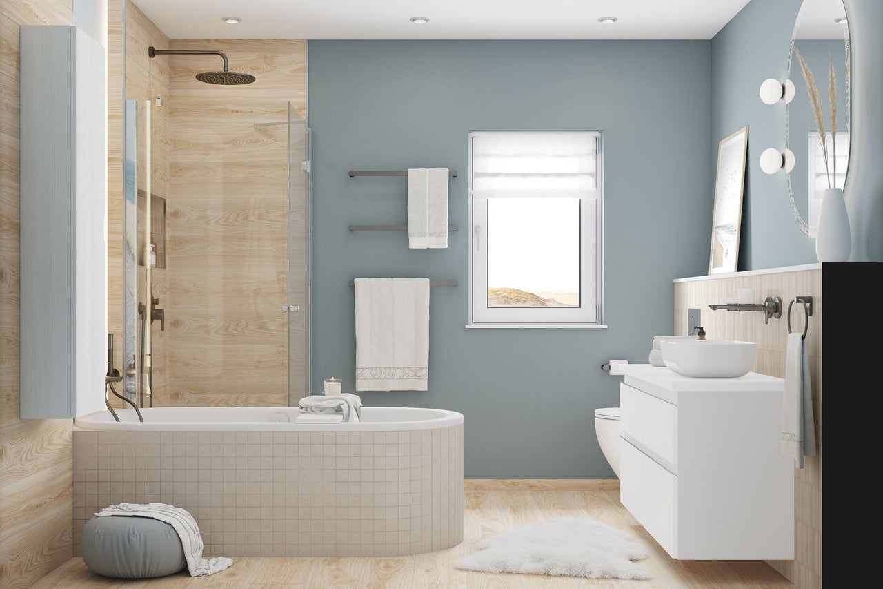 Moderne badkamer met bad, douche, wit wastafelmeubel en wandtegels in lichte houtlook.