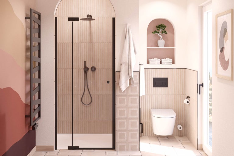 Lichte badkamer met douche, toilet en radiator