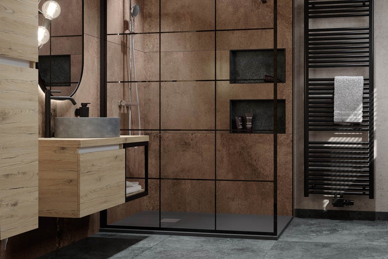 Moderne badkamer met douche, wastafel en handdoekradiator