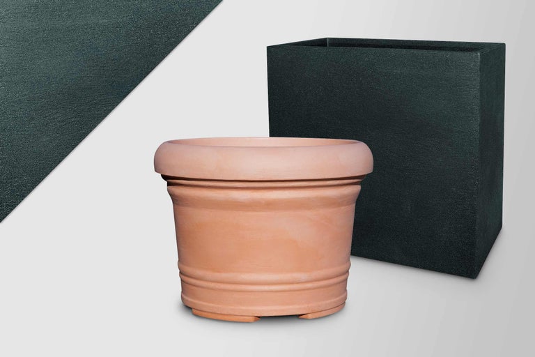 Terracotta bloempot en vierkante plantenbak