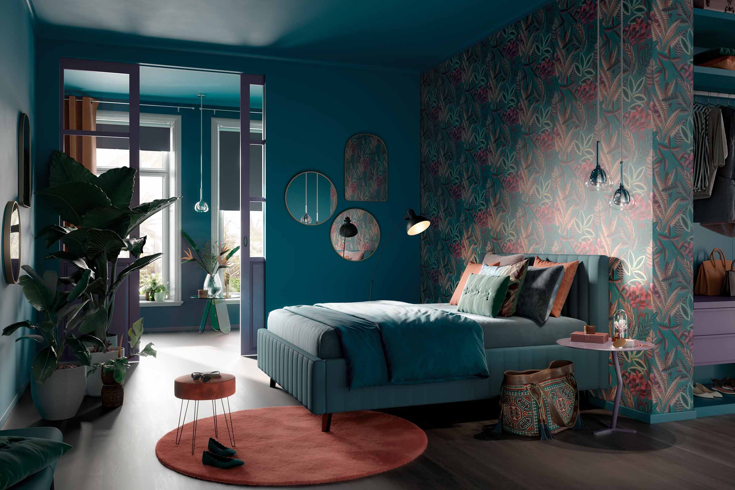 Slaapkamer met bed, nachtkastje, vloerkleed en bloemenbehang