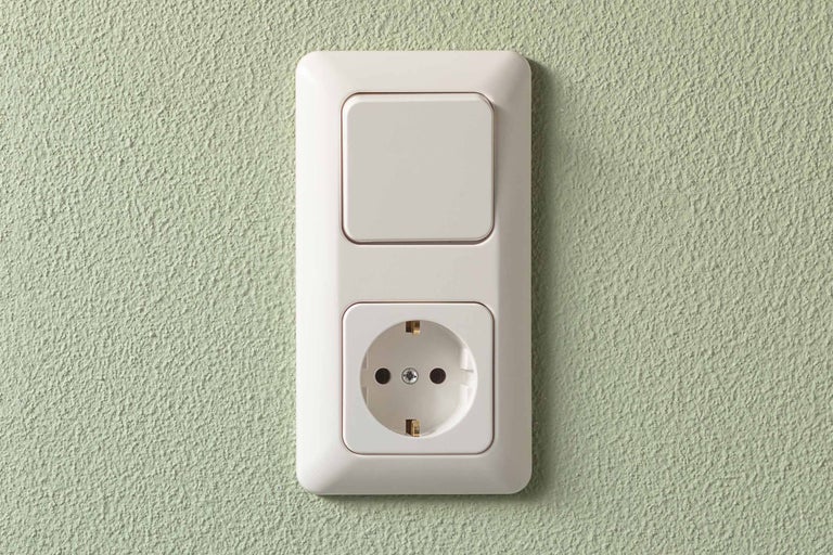 Schakelaar stopcontact combinatie voor wandmontage