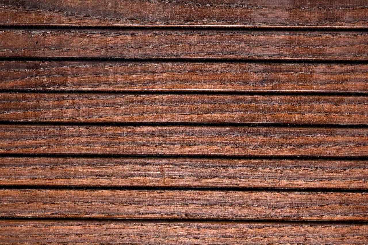 Houten jaloezie met horizontale lamellen
