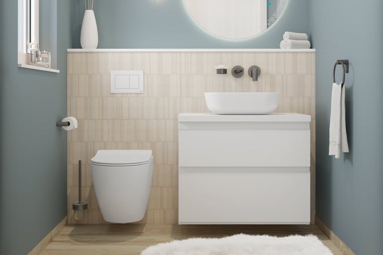 Moderne badkamer met toilet, wastafelmeubel en spiegel