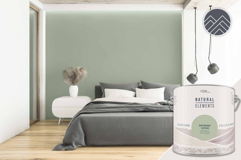 Slaapkamer met leemverf in saliegroen en verfblik