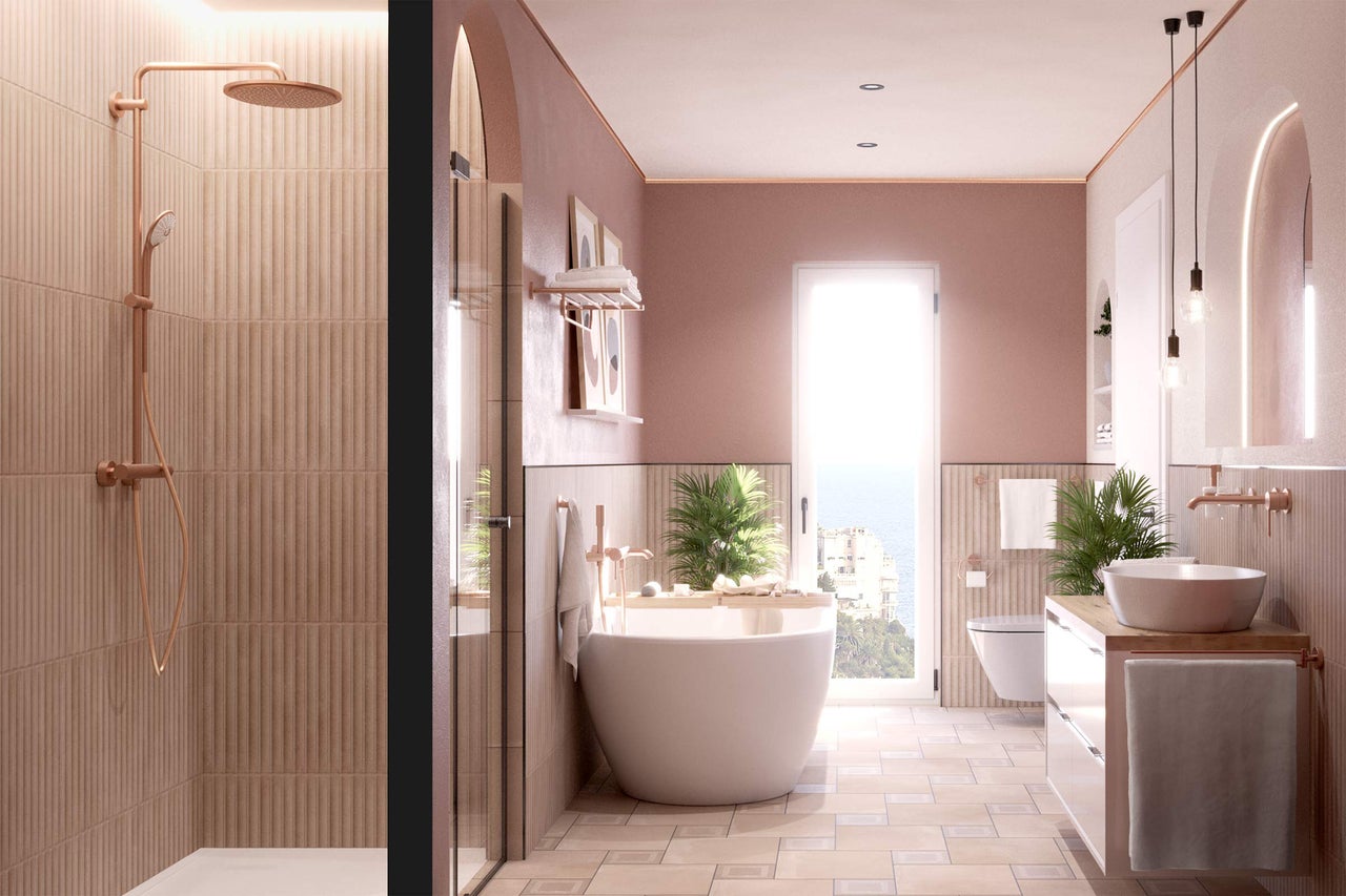 Badkamer met douche, bad en wastafel in een helder ontwerp