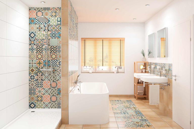 Badkamer met douche, bad, wastafel en mozaïektegels