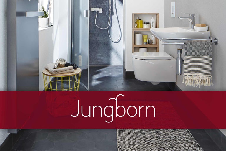 Moderne badkamer met douche, wastafel en toilet