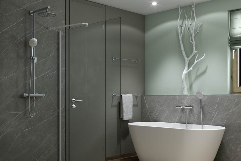 Badkamer met douche, bad en handdoekhouder voor een stijlvolle inrichting.