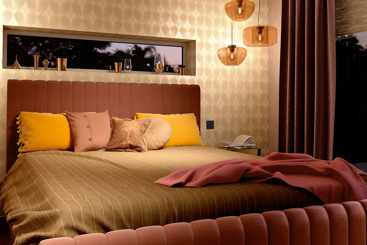 Slaapkamer met bed, nachtlamp en decoratieve artikelen