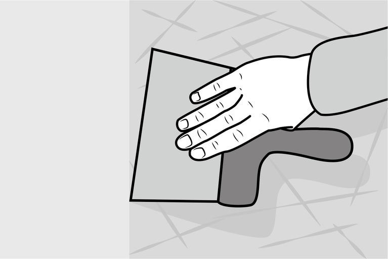 Hand met pleisterspaan voor het aanbrengen van gips of plamuur