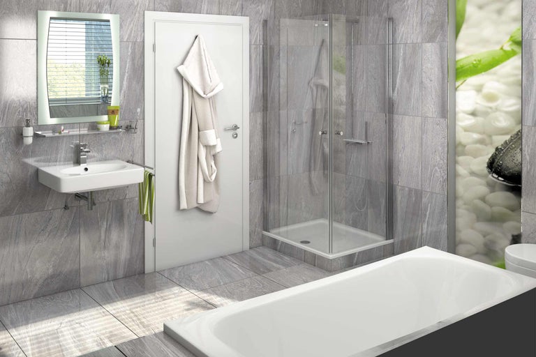 Moderne badkamer met wastafel, douche en ligbad