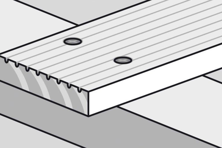 Houten plank met tand- en groefverbinding en schroeven