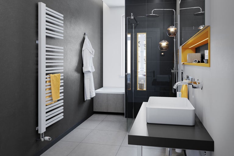 Moderne badkamer met douche, wastafel en handdoekradiator