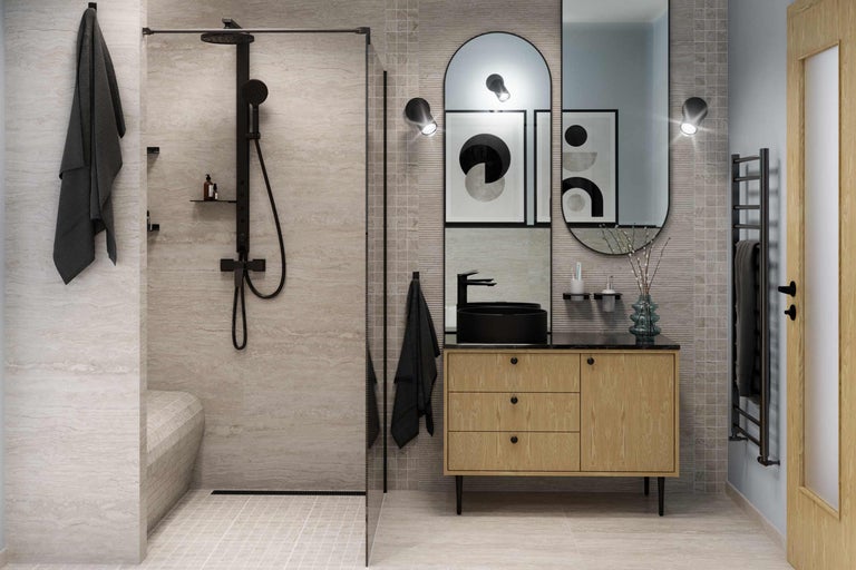 Lichte badkamer met douche, wastafel en handdoekradiator