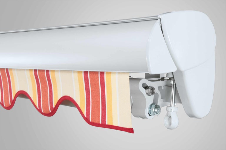 Zonnescherm met gestreepte stof en mechanisme