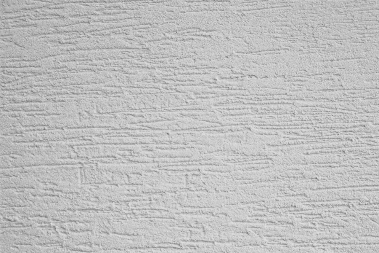 Close-up van een muur met krabpleisterstructuur