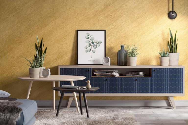 Woonkamer met dressoir, tafel en decoratie