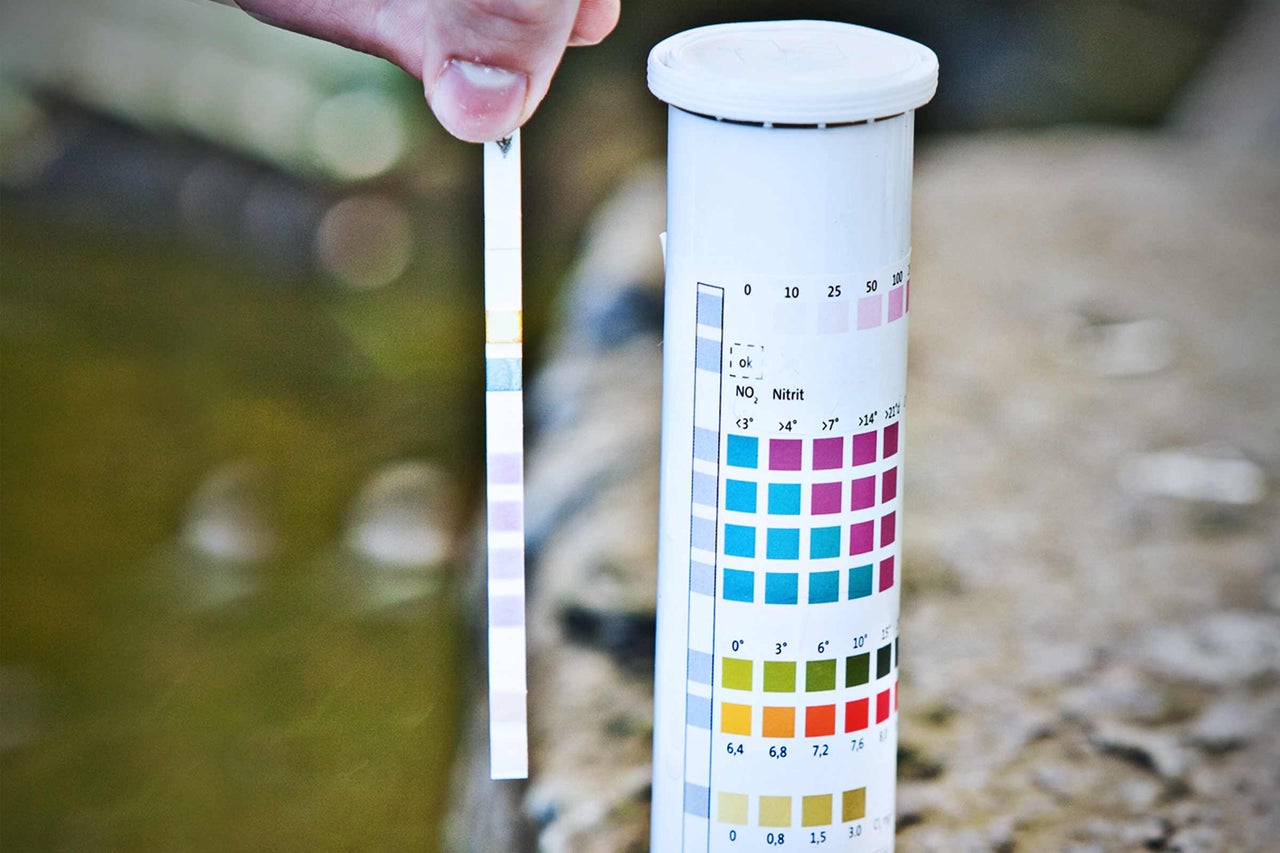 Waterteststrips voor het analyseren van waterwaarden