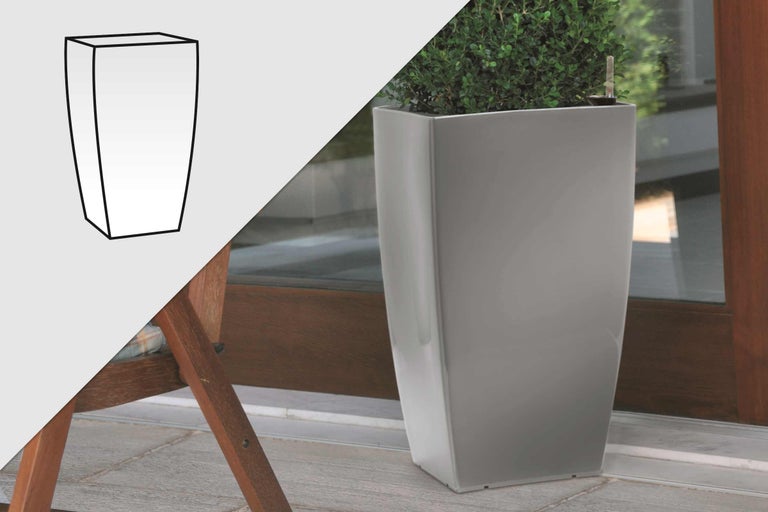 Hoge kunststof plantenbak met irrigatiesysteem