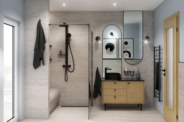 Lichte badkamer met douche, wastafel en spiegel