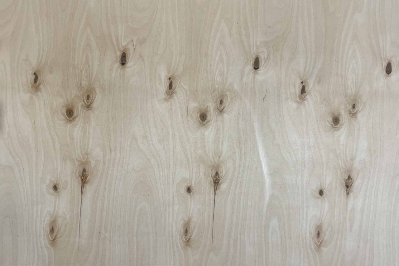 Houten plaat met noesten