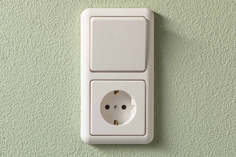 Schakelaar stopcontact combinatie voor wandmontage