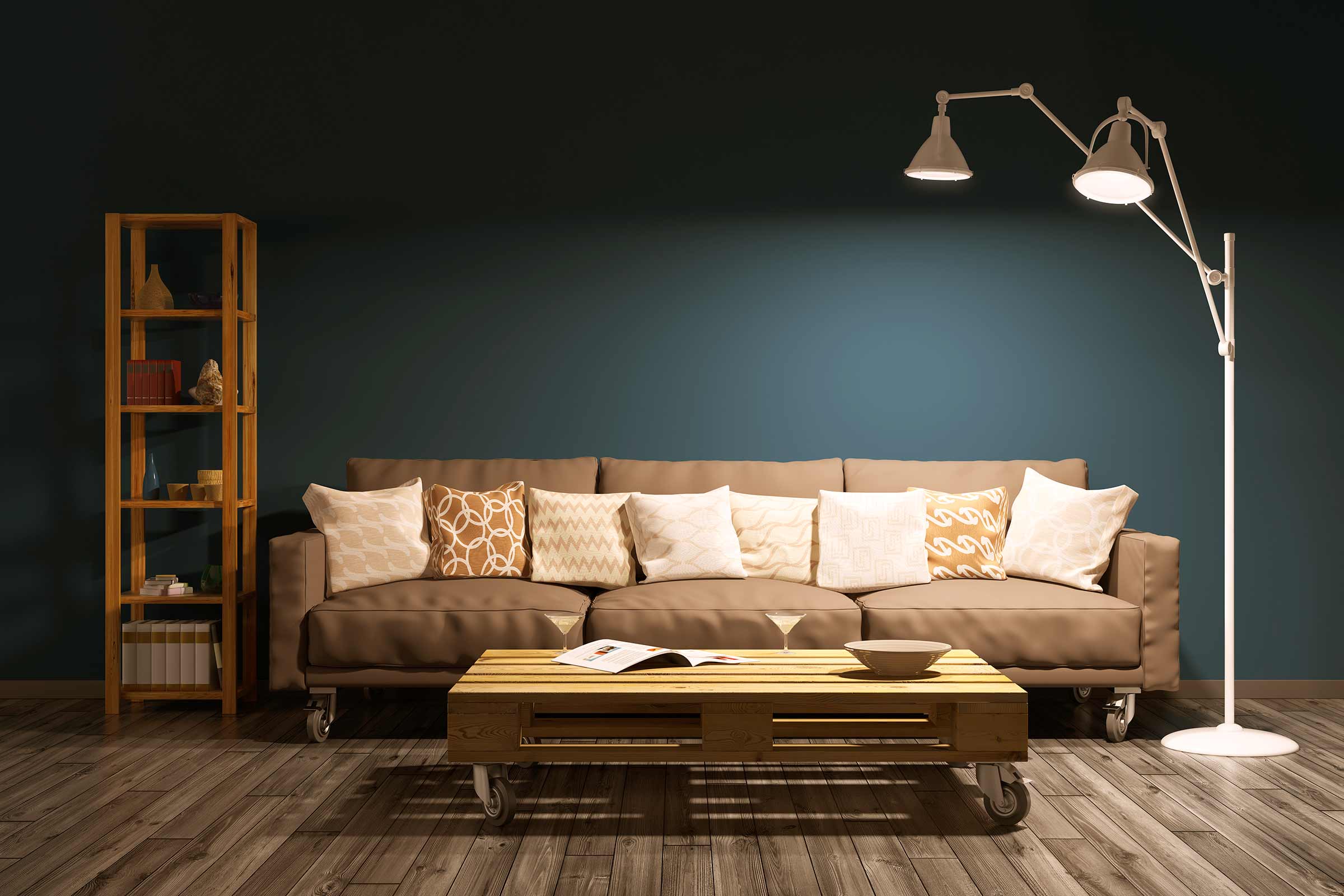 Woonkamer met bank, vloerlamp en plank