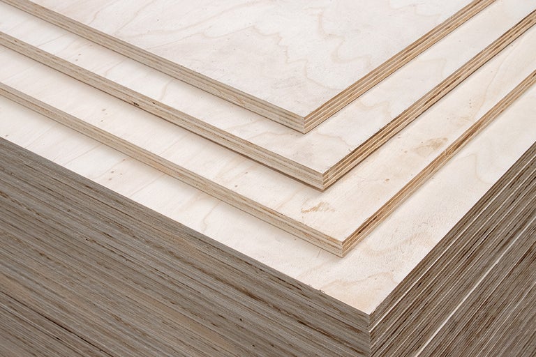 Stapel onbewerkt gefineerd multiplex