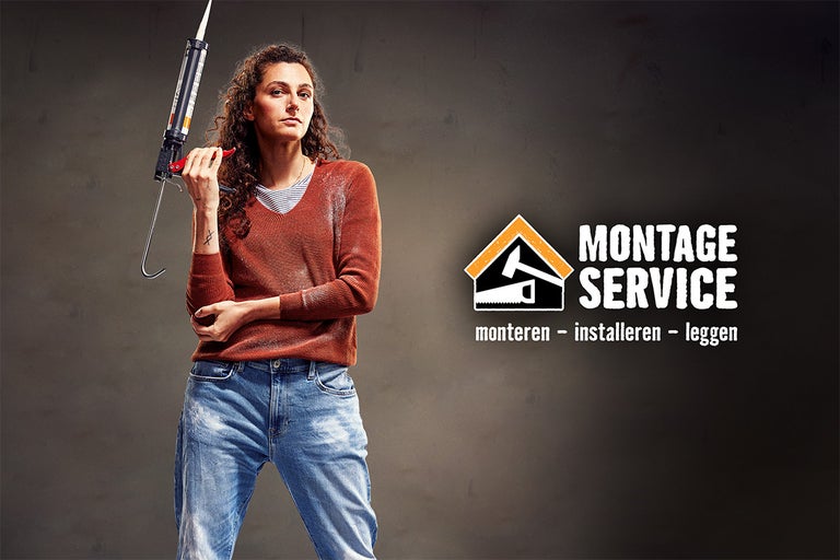 Vrouw houdt een kitpistool vast; Montage Service Logo