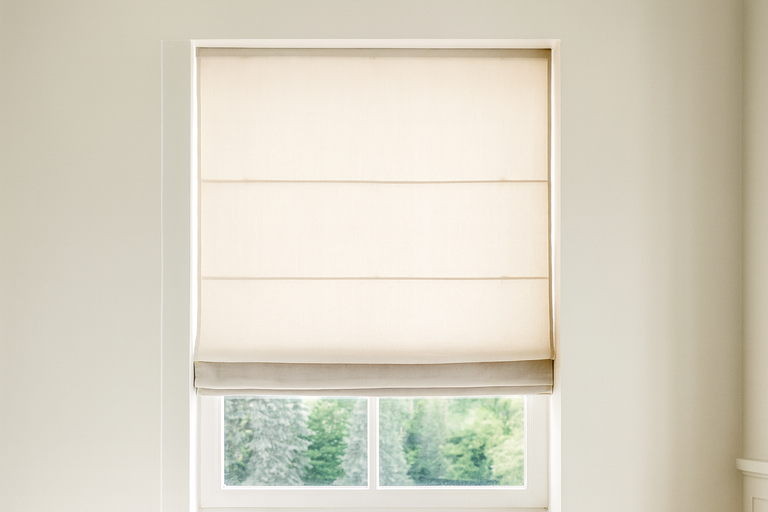 Raam met vouwgordijn voor binnenshuis