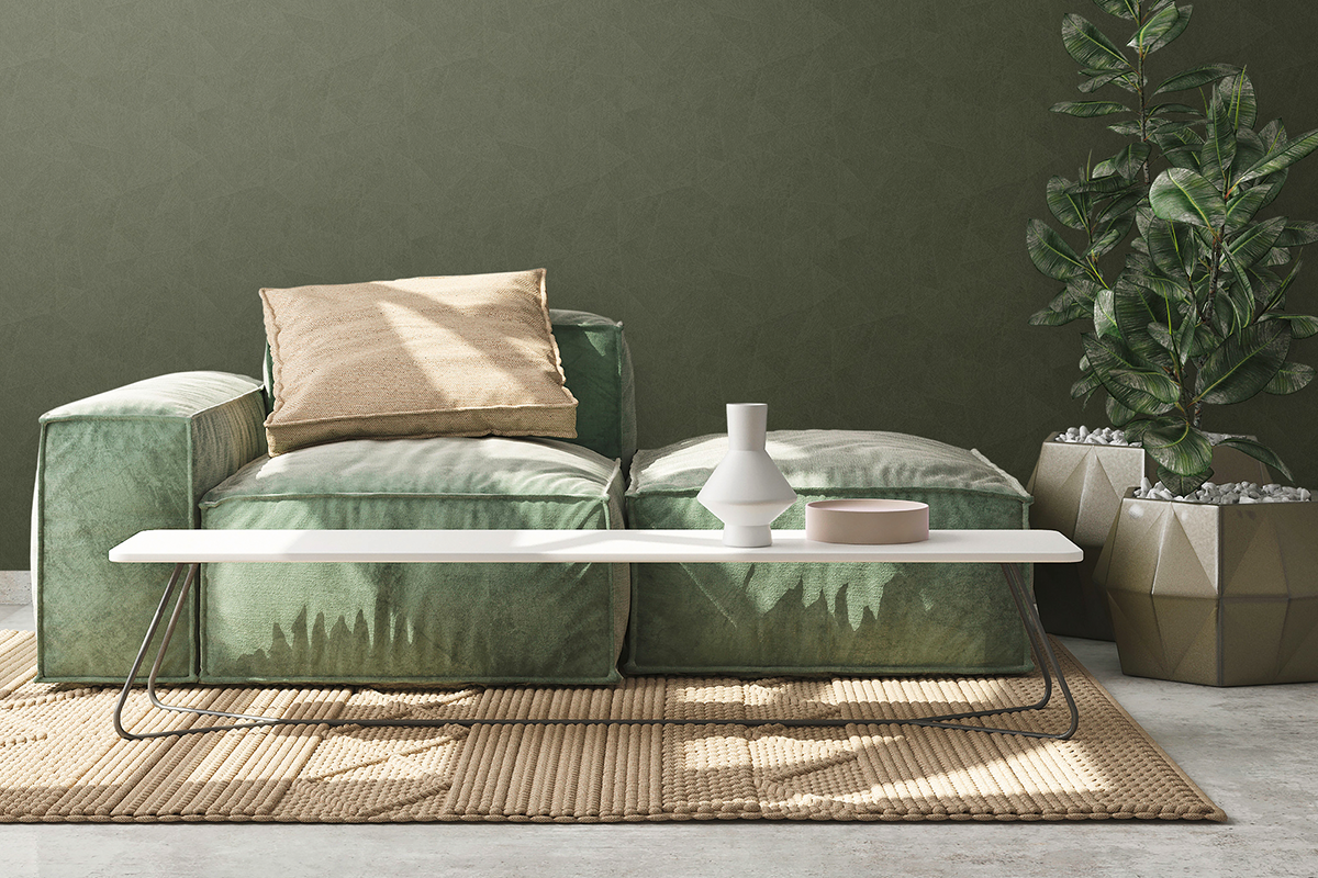 Moderne woonkamer met groene modulaire bank, beige kussen, geweven tapijt, witte salontafel en een grote plant in een geometrische pot.