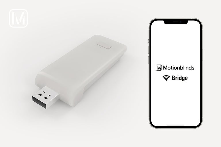 Motionblinds Bridge met smartphone-display