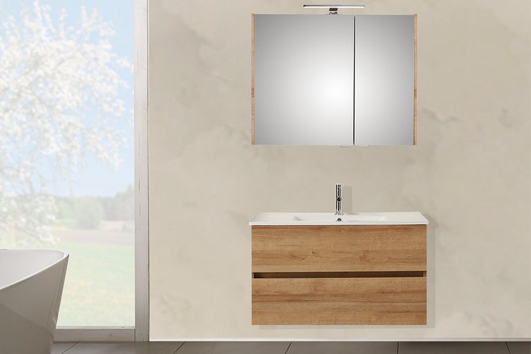 Badkamer met wastafelonderkast, wastafel en spiegelkast