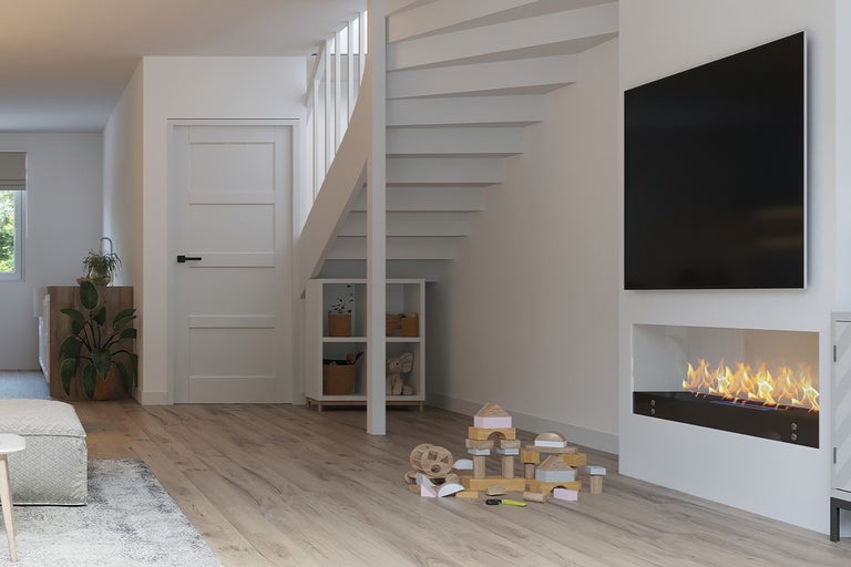 Woonkamer met trap, deur, plank, televisie, open haard en speelgoed