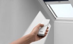 Hand bedient dakraam met afstandsbediening