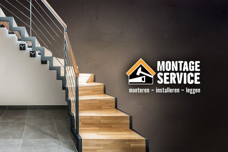 Trap met houten treden en metalen leuning binnenshuis, montageservice