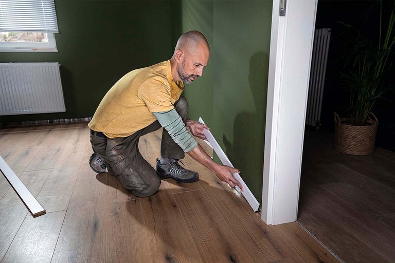 Plinten monteren