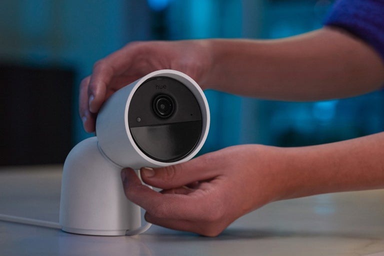 Hue beveiligingscamera in de hand