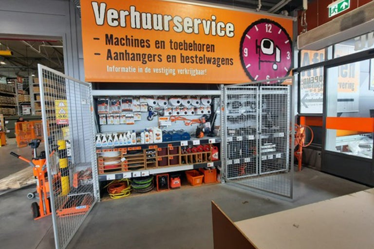 Verhuurservice voor machines, accessoires, aanhangers en bestelwagens in de Hornbach vestiging.